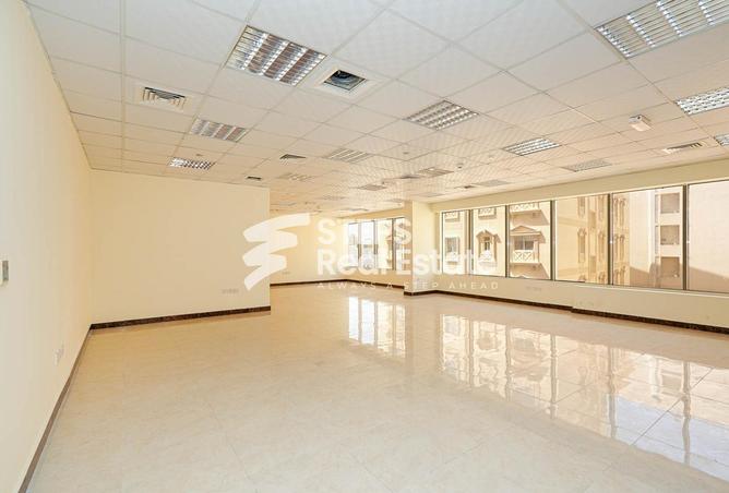 Office Space - Studio - 2 Bathrooms for rent in Anas Street - Fereej Bin Mahmoud North - Fereej Bin Mahmoud - Doha