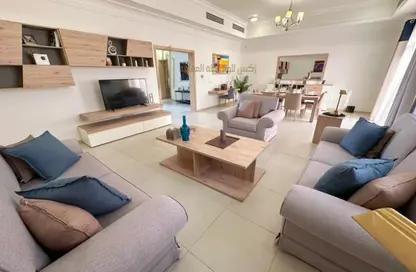 فيلا - 3 غرف نوم - 5 حمامات للايجار في شارع الوعب - الوعب - الدوحة