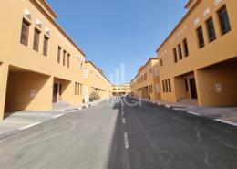 صورةمبنى خارجي لـ: فيلا - 4 غرف نوم - 5 حمامات للكراء في أم صلال علي - أم صلال على - الدوحة, صورة 1
