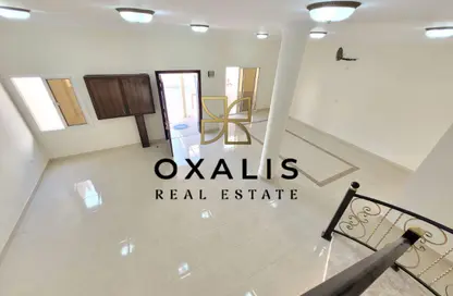 مجمع سكني - 5 غرف نوم - 4 حمامات للايجار في فلل عين خالد - عين خالد - الدوحة