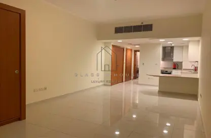 Empty Room image for: Apartment - 1 Bathroom for sale in Viva West - Viva Bahriyah - The Pearl Island - Doha, Image 1