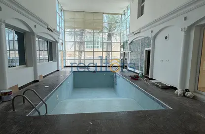 فيلا - 5 غرف نوم - 8 حمامات للايجار في شارع عنيزة - الحي الدبلوماسي - الدوحة