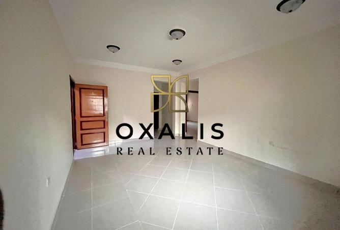 987302 - Property Image 2