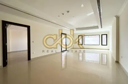 Apartment - 1 Bedroom - 2 Bathrooms for rent in West Porto Drive - Porto Arabia - The Pearl Island - Doha