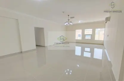 شقة - 3 غرف نوم - 4 حمامات للايجار في شارع انس - فريج بن محمود الشمالي - فريج بن محمود - الدوحة