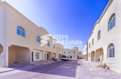 Compound - 5 Bedrooms - 4 Bathrooms for rent in Izghawa - Izghawa - Doha