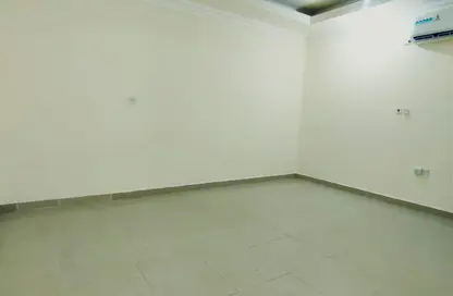 مجمع سكني - 1 حمام للايجار في عين خالد - الدوحة