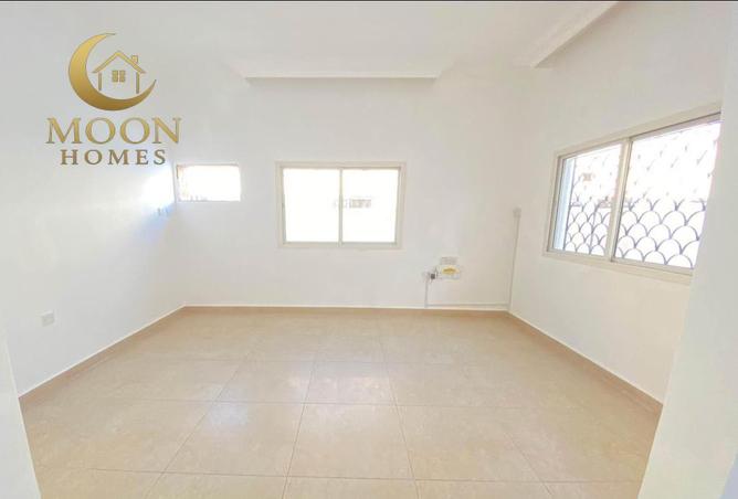 987205 - Property Image 2