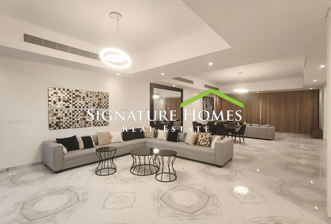 985611 - Property Image 2