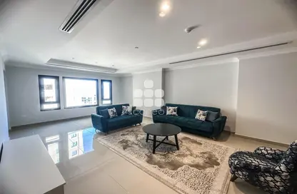 Living Room image for: Apartment - 1 Bedroom - 2 Bathrooms for rent in Tower 28 - Porto Arabia - The Pearl Island - Doha, Image 1