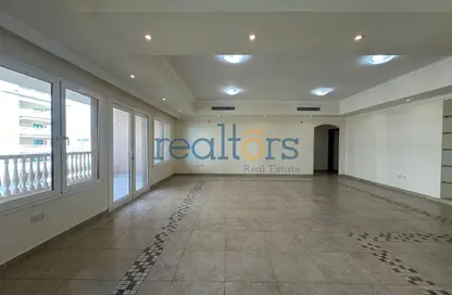 Apartment - 3 Bedrooms - 4 Bathrooms for sale in Tower 9 - Porto Arabia - The Pearl Island - Doha