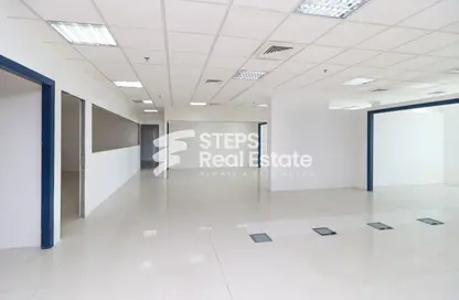 Office Space - Studio - 1 Bathroom for rent in Al Themar Street - Umm Ghuwailina - Doha