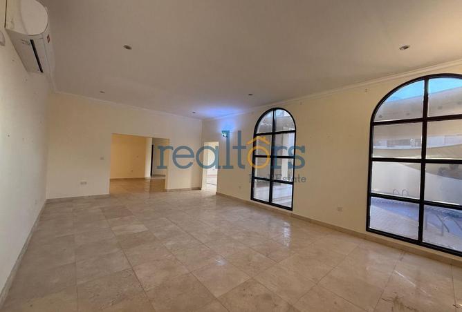 942376 - Property Image 2