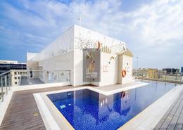 صورةحوض سباحة لـ: شقة - 2 غرف نوم - 2 حمامات للكراء في شارع المنتزه - المنتزه - الدوحة, صورة 1