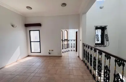 Villa - 4 Bedrooms - 5 Bathrooms for rent in New Al Hitmi - Fereej Bin Omran - Doha
