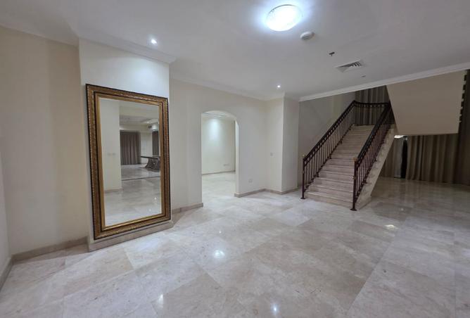 943029 - Property Image 2