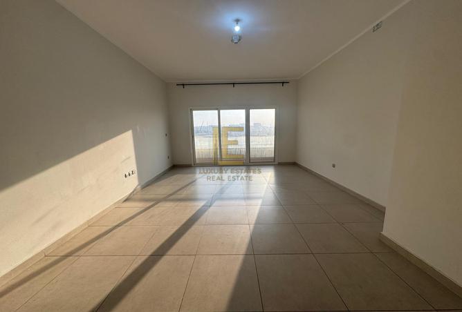 988303 - Property Main Image