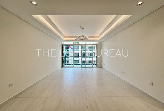 955825 - Property Image 2