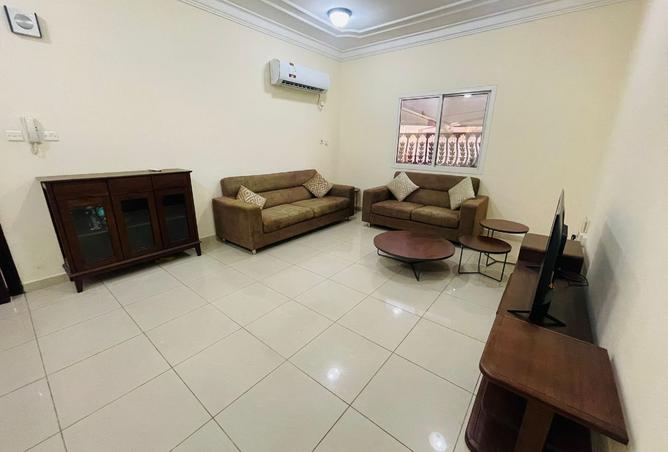 957225 - Property Image 2