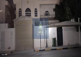 صورةمبنى خارجي لـ: فيلا - 4 غرف نوم - 3 حمامات للكراء في شارع المرخية - المرخية - الدوحة, صورة 1