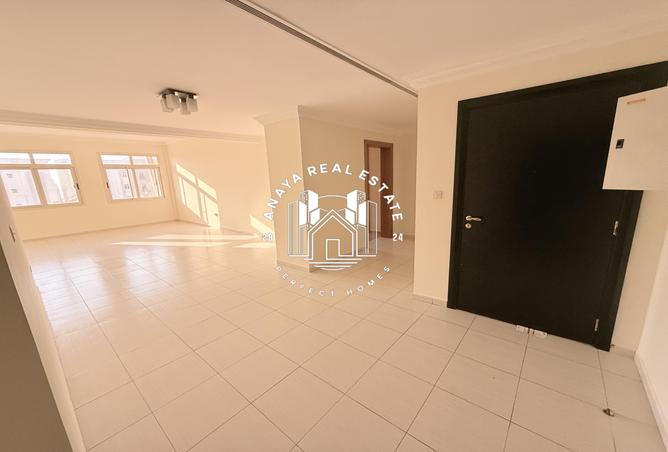 966858 - Property Image 2