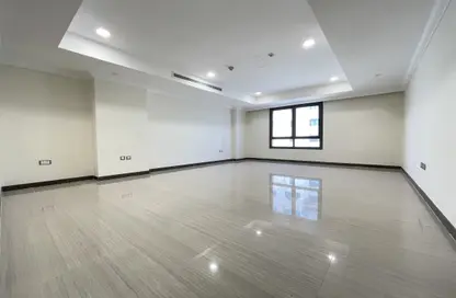 Apartment - 1 Bedroom - 2 Bathrooms for rent in East Porto Drive - Porto Arabia - The Pearl Island - Doha