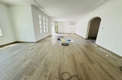 Compound - 3 Bedrooms - 4 Bathrooms for rent in Al Hanaa Street - Al Gharrafa - Doha