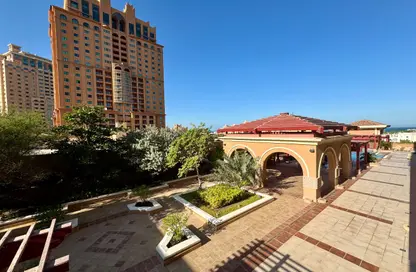 Apartment - 1 Bedroom - 2 Bathrooms for rent in Tower 18 - Porto Arabia - The Pearl Island - Doha