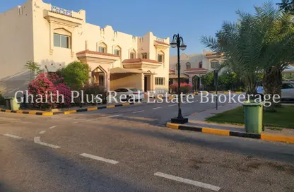 Villa - 4 Bedrooms - 3 Bathrooms for rent in Duhail Villas - Al Duhail - Doha