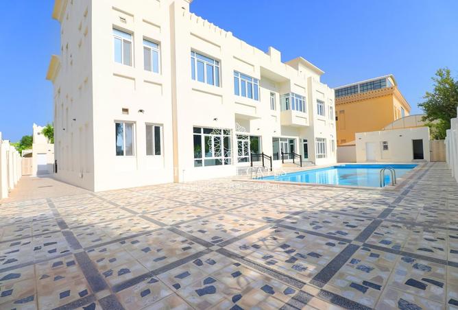 881398 - Property Image 2
