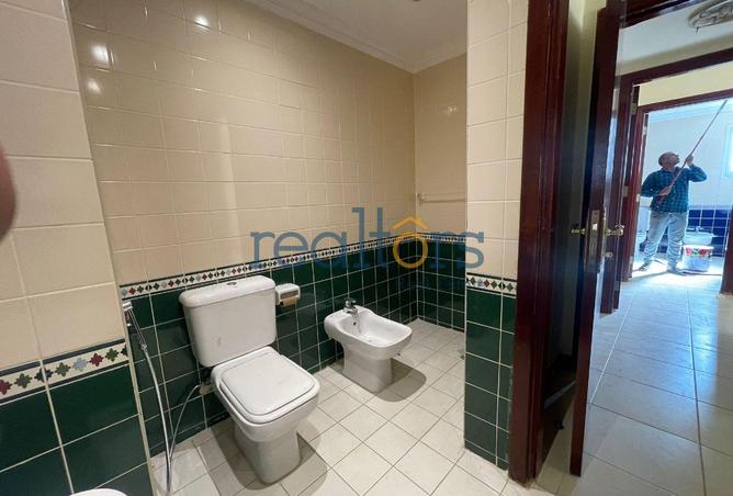 988421 - Property Image 3