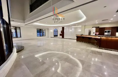 Villa - 6 Bedrooms for sale in West Bay - Doha
