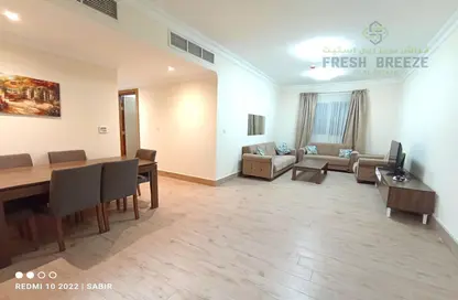صورة لـ غرفة المعيشة / غرفة الطعام شقة - 2 غرف نوم - 2 حمامات للايجار في أم غويلينا - الدوحة ، صورة رقم 1