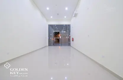 محل تجاري - استوديو - 2 حمامات للايجار في 871 شارع - جنوب الدحيل - الدحيل - الدوحة