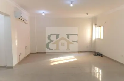 Apartment - 1 Bedroom - 2 Bathrooms for rent in Umm Ghwailina Comm - Umm Ghuwalina - Umm Ghuwailina - Doha