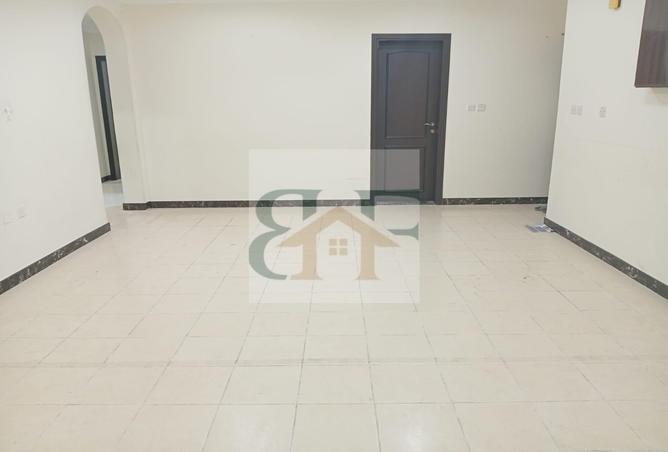 985194 - Property Image 2