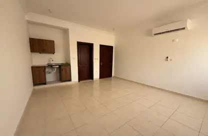 Apartment - Studio - 1 Bathroom for rent in Al Nasr Street - Al Nasr - Doha
