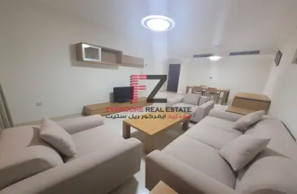 صورة لـ غرفة المعيشة شقة - 2 غرف نوم - 2 حمامات للايجار في نجمة - الدوحة ، صورة رقم 1