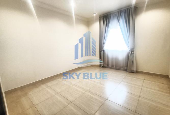 944208 - Property Image 3