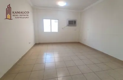 Apartment - 2 Bedrooms - 2 Bathrooms for rent in Umm Ghwailina Comm - Umm Ghuwalina - Umm Ghuwailina - Doha