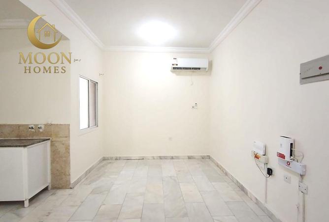 987212 - Property Image 2