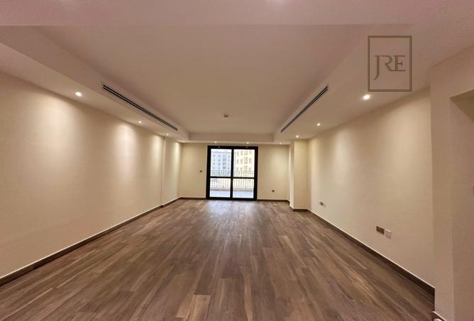 818805 - Property Image 2