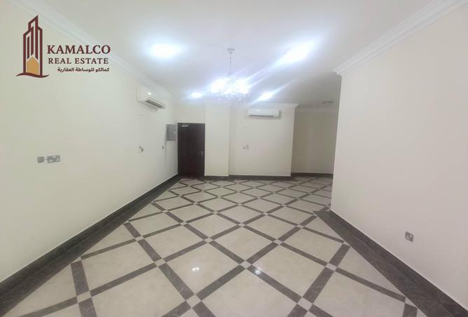 932181 - Property Image 2