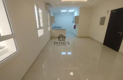 Apartment - 2 Bedrooms - 2 Bathrooms for rent in Thabit Bin Zaid Street - Al Mansoura - Doha