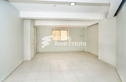 Labor Camp - Studio - 6 Bathrooms for rent in Umm Salal Mahammad - Umm Salal Mohammed - Doha