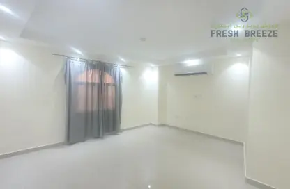 Apartment - 2 Bedrooms - 1 Bathroom for rent in Umm Ghuwalina - Umm Ghuwailina - Doha
