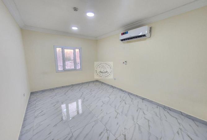Apartment - 2 Bedrooms - 1 Bathroom for rent in Bin Omran 35 - Fereej Bin Omran - Doha