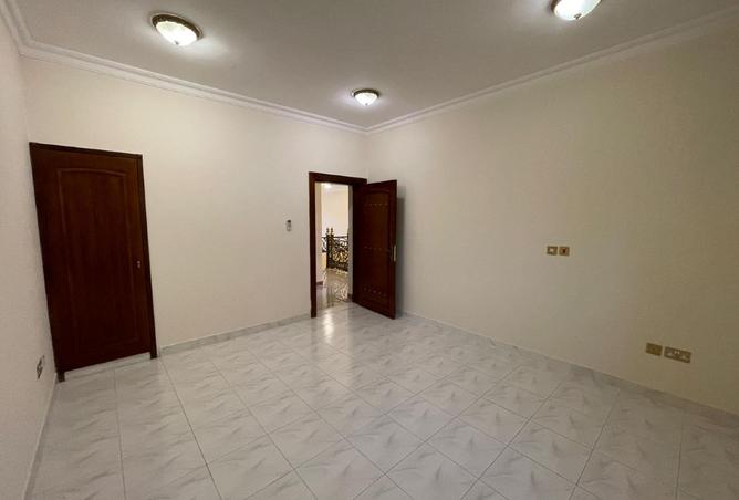 989841 - Property Image 3