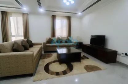 شقة - 2 غرف نوم - 2 حمامات للايجار في شارع المطار القديم - طريق المطار القديم - الدوحة