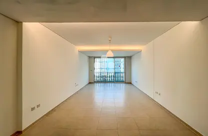 Empty Room image for: Apartment - 2 Bedrooms - 3 Bathrooms for rent in Viva West - Viva Bahriyah - The Pearl Island - Doha, Image 1